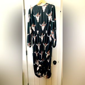 Western Print Duster, Black Cow Skull, Berry N Cream Boutique Brand, size M,